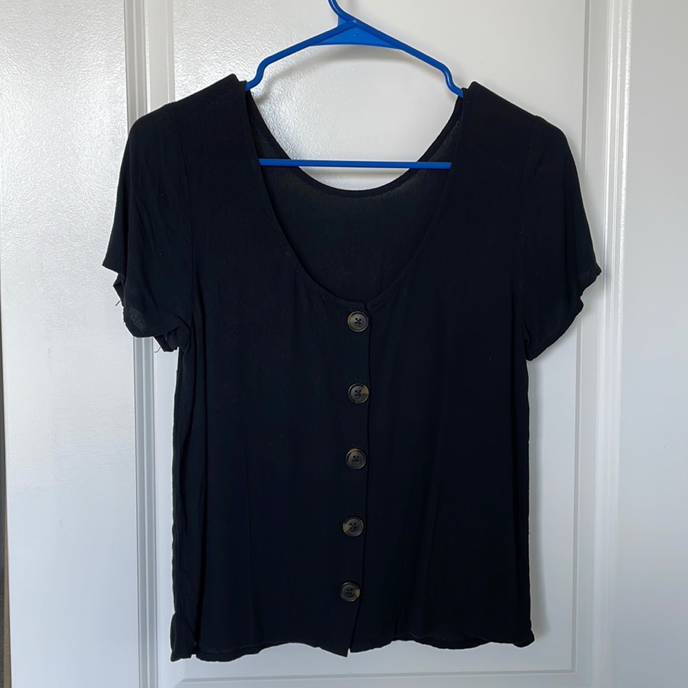 Abercrombie & Fitch size small black flowy shirt. Never worn, good as new.